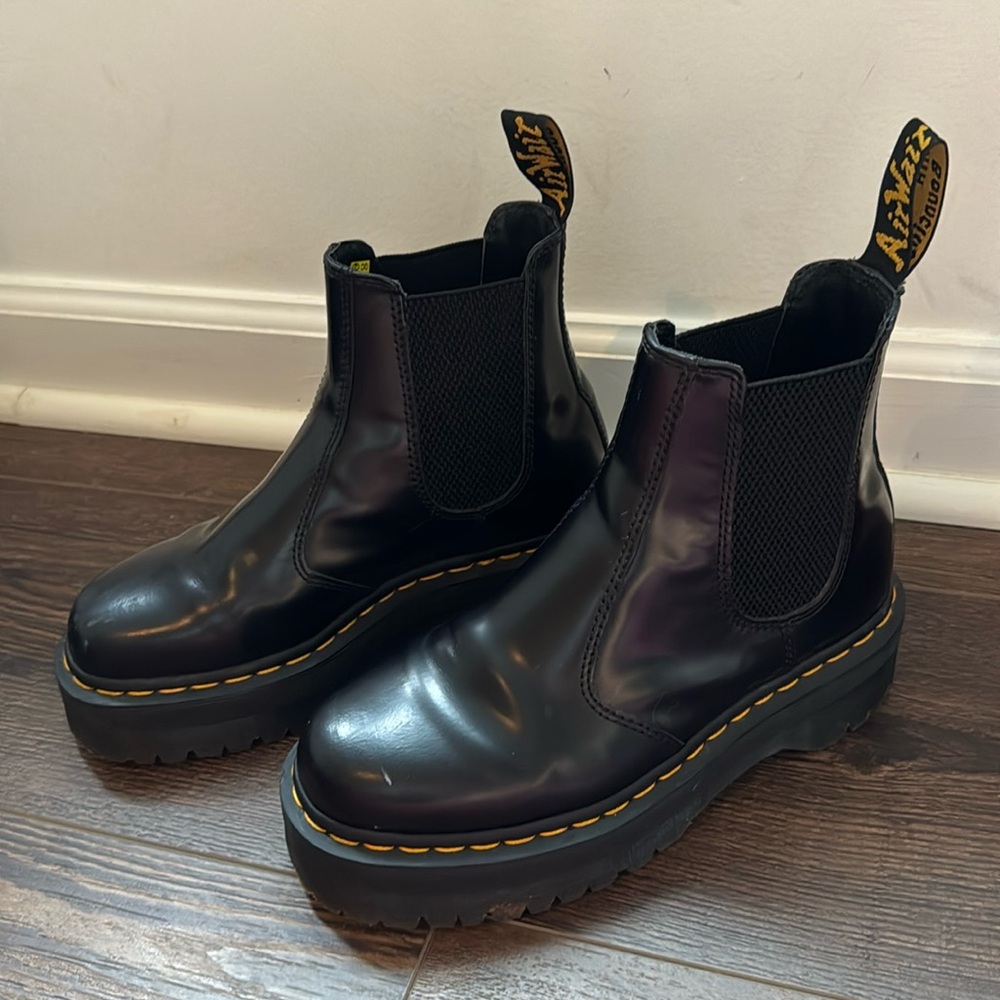 Dr. Martens Platform Chelsea Boots! Smooth leather.